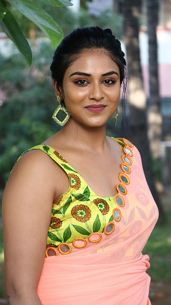 Induja Ravichandran, saree lover, magamuni HD phone wallpaper