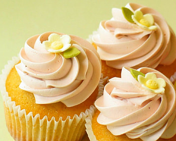 Yellow vanilla cupcakes, sweet, icing, food, cupcakes HD wallpaper