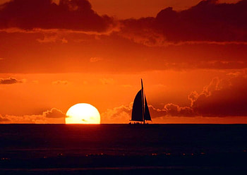 Red sky at night sailors delight, red sky, sailboat, ocean, sunset HD wallpaper