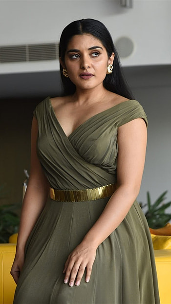 Nivetha Thomas, Beautiful Heroine HD phone wallpaper