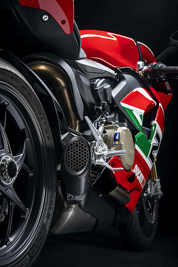 Ducati Panigale V2, Bayliss edition insignia, Racer's tribute, Cutting-edge engineering HD phone wallpaper