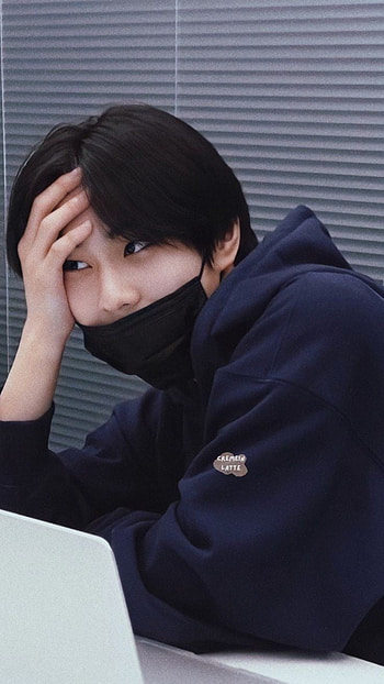 jungwon enhypen, nose, elbow, kpop, idol, cute HD phone wallpaper
