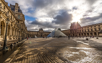 Fascinating exhibits, Imposing facade, Cultural symbol, Tourist attraction HD wallpaper