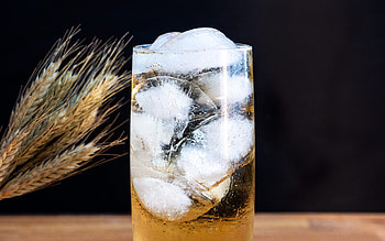 Whisky soda cocktail, Classic highball drink, Refreshing beverage, Whisky and soda HD wallpaper