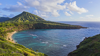 Hanauma Bay Nature Preserve, Pristine beaches, Majestic mountains, Natural beauty HD wallpaper