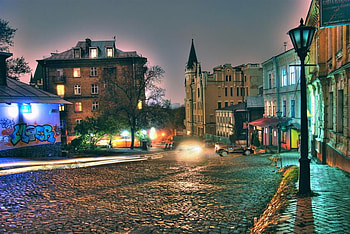 Night scene, buildings, light, graffiti, homes, street, lamp post, cobble stone HD wallpaper