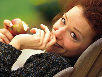 Natural beauty, relaxing, apples, food, smile HD wallpaper
