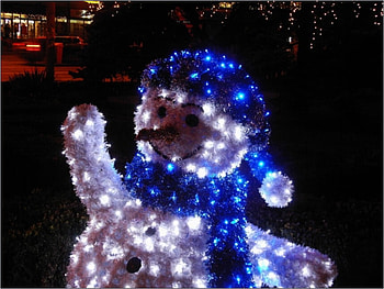 blue snowman in romania, blue, snowman, romania, lights, snow, funny, park HD wallpaper