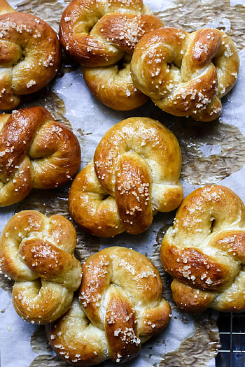 Hot-buttered, Pretzel HD phone wallpaper