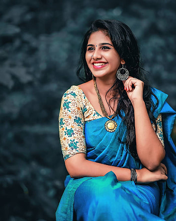 Maneesha Mahesh, dress, lip, Malayalam actress HD phone wallpaper