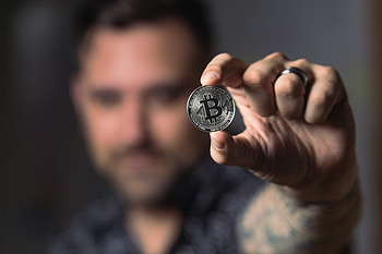 Largest bitcoin holder, Satoshi Nakamoto identity, CoinStats blog, Ownership analysis HD wallpaper