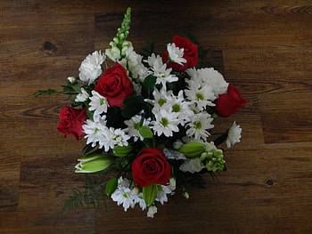 Roses And Daises Bouquet, Roses, White, graphy, Bouquet, Red, Flowers, Nature, Daisies HD wallpaper