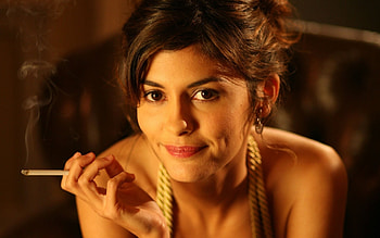 Audrey Tautou, Dazzling talent, Smoking scene, Funky style HD wallpaper