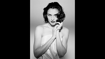 Famke in black&white, famke, style, black, classic, pose, cute, janssen, actress, beauty, classy, seductive, sensual, white, model, grey, eyes, gorgeous, beautiful, pretty, face, radiant HD wallpaper