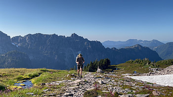 Mount Rainier adventure, Solitary backpacking, Nature's solitude, Backpacking challenge HD wallpaper