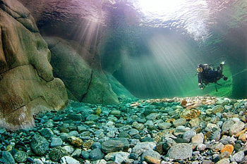 Verzasca River, Switzerland, Alps, scuba diving, sunlight, beautiful, mountain river, clear turquoise water, colored rocks HD wallpaper