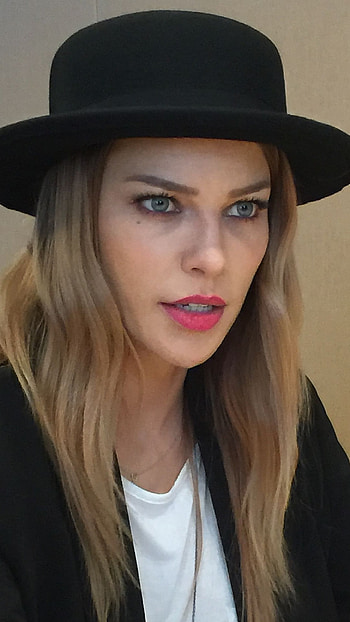 Lauren German, Lauren German Actress HD phone wallpaper