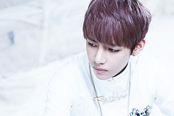 V (singer), BTS V , Vibrant visuals, Eye-catching HD wallpaper
