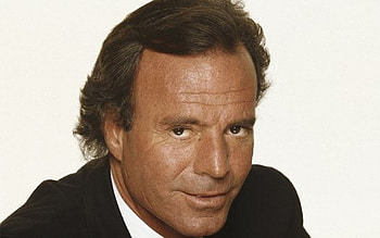 Julio Iglesias, beautiful love song, heartfelt lyrics, lyrical masterpiece HD wallpaper