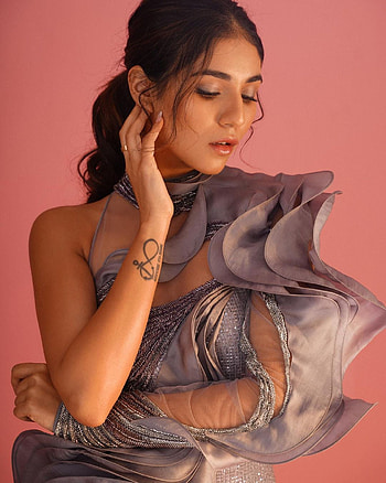 Radhika Seth, face, hair HD phone wallpaper