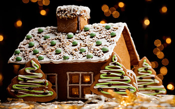 Traditional holiday treat, Sweet and spicy aroma, Festive , Whimsical decorations HD wallpaper