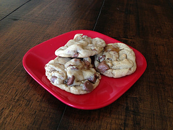 chocolate chip & twix cookies, foods, fun, entertainment, yummy, cookies HD wallpaper