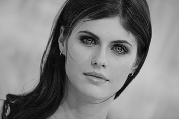 Alexandra Daddario Monochrome, alexandra-daddario, celebrities, girls, monochrome, black-and-white HD wallpaper