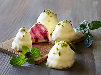 White snowballs, yummi, white, biscuits, lemon balm, snowballs HD wallpaper