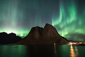 Mountains, green lights, Northern lights, Aurora HD wallpaper