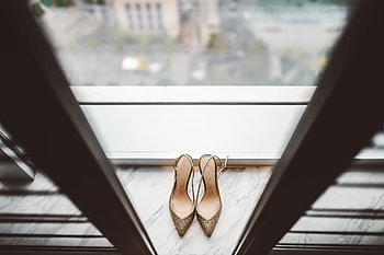 Miscellanea, Miscellaneous, Window, Golden, Shoes, Footwear HD wallpaper