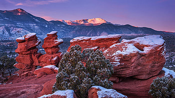 Pikes Peak Sunrise, Gardens of the Gods, Colorado, snow, winter, trees, landscape, sky, rocks, mountains HD wallpaper