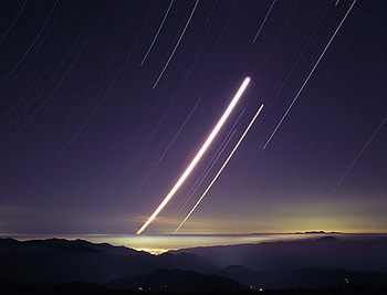 Crescent Moon Venus and star trails, night, moon, venus, trails, japan, sky, heavens, stars HD wallpaper