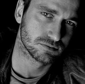 Gerard Butler, black and white HD wallpaper