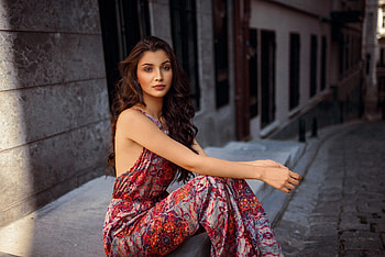 Urban Women Model Town Sitting, girls, model HD wallpaper