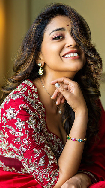 Shreya Saran, multilingual actress, cleavage HD phone wallpaper