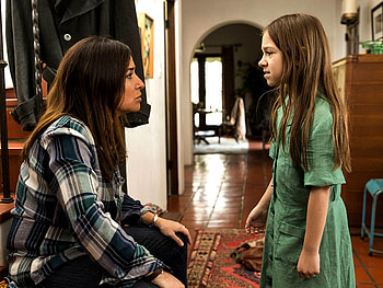 Better Things TV Series - Relatable experiences, Modern family dynamics, Authentic storytelling, Amazing ensemble HD wallpaper