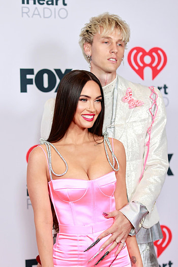 Megan Fox, Machine Gun Kelly, Verlobung, Karibik HD phone wallpaper