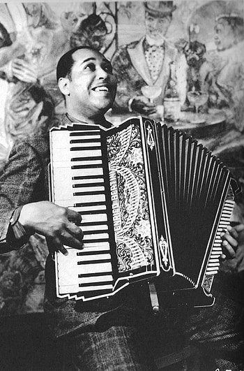 Pin on accordion, On accordion player, Pin on accordion, On accordion player HD phone wallpaper