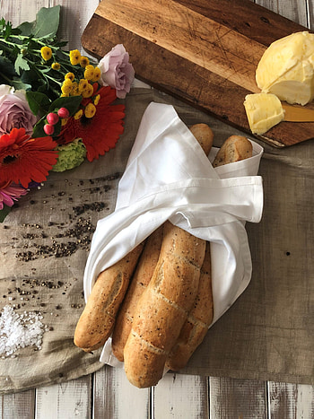 Pepper baguette, Spicy flavor, Savory bread, Perfect for snacking HD phone wallpaper