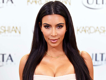Kim Kardashian, Celebrity icon, Glamorous style, Red carpet HD wallpaper