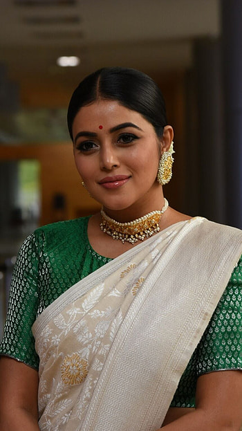 Poorna Kasim, multilingual actress, model, saree beauty HD phone wallpaper