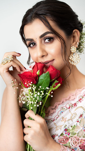 Nikki galrani, nikki, galrani, telugu actress, model, saree beauty HD phone wallpaper