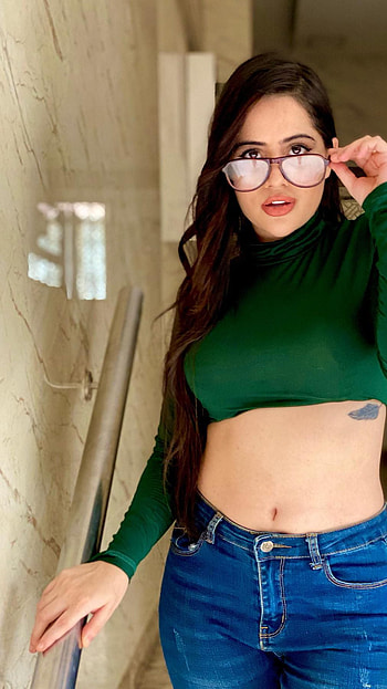 Urfi, model, navel show HD phone wallpaper