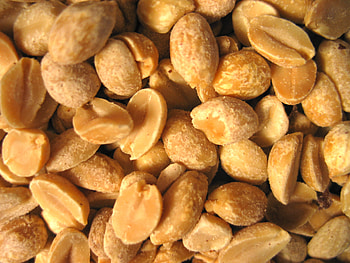 Peanuts (Food), Crunchy texture, Irresistible flavor, Snack time favorite HD wallpaper