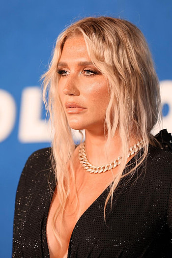 Kesha's blonde hair transformation: Reinvention, change, Authentic style HD phone wallpaper