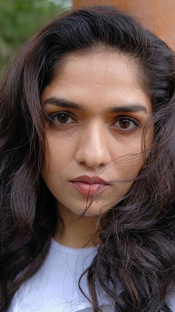 Sunaina, tamil actress HD phone wallpaper