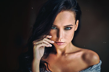 Portrait, beautiful, bare shoulder, woman HD wallpaper
