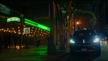 Lincoln Navigator car, The Lincoln Lawyer, Season 1, Episode 3 HD wallpaper