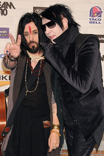 Marilyn Manson cuts ties with Jeordie White, Rape accusation fallout, Band separation, Controversial split HD phone wallpaper