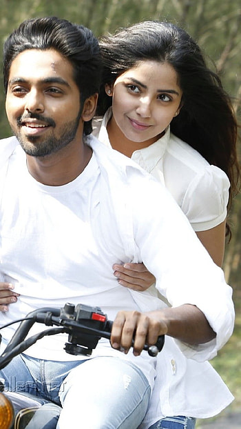 Beauty 925, Kashmira pardeshi, Sivappu Manjal Pachai, G. V. Prakash Kumar HD phone wallpaper